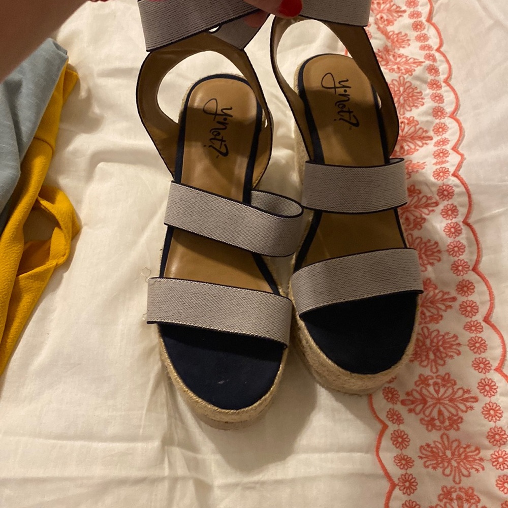 Wedges “y not” brand size 8